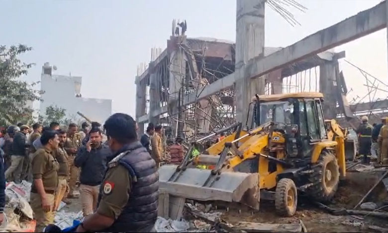 4 6 Under-Construction Building Collapses at Kannauj Railway Station, Several Workers Trapped