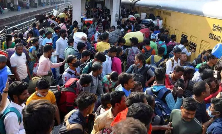 5 Sankranti Rush: Hyderabad Sees Mass Exodus as Transport Modes Overflow with Passengers