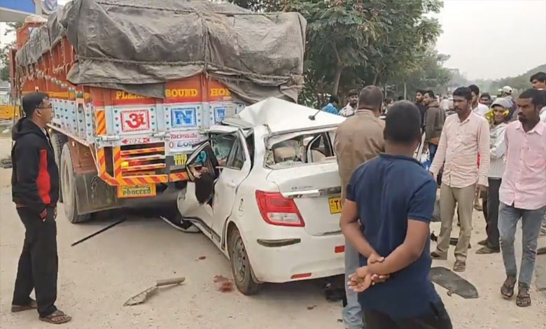 6 Telangana Tragedy: Mother and Daughter Die in Road Crash Near Bhongir, Two Injured