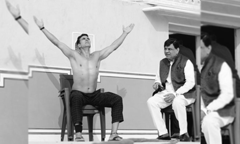 Akshay Kumar and Paresh Rawal Enjoy Winter Sun During 'Bhoot Bangla' Shoot in Jaipur