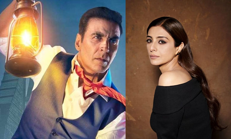 Akshay Kumar Welcomes Tabu on ‘Bhooth Bangla’ Sets with a Warm Hug