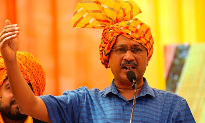 ARVIND KEJRIWAL 6 Kejriwal Accuses BJP of Distributing Money and Gold Chains to Buy Votes Ahead of Delhi Polls