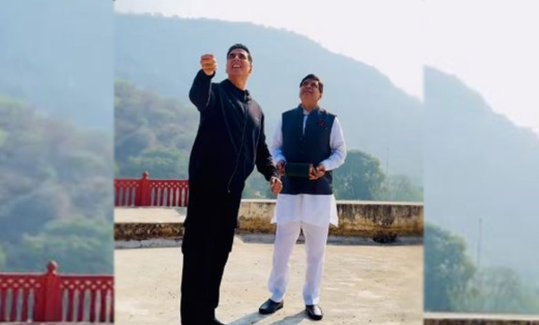 Akshay Kumar Soars High This Makar Sankranti with Paresh Rawal on Bhooth Bangla Set