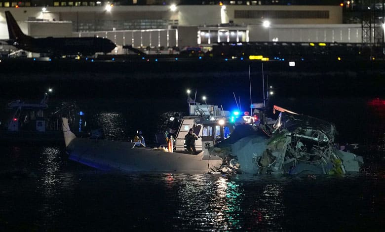 United States: Passenger Jet Collides with Helicopter While Landing at DC's Reagan National Airport