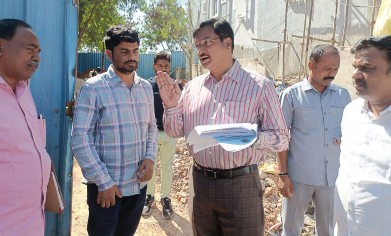 HYDRA COMMISSIONER 2 1 HYDRAA Commissioner Inspects Illegal Construction in Madhapur, Action Expected Soon