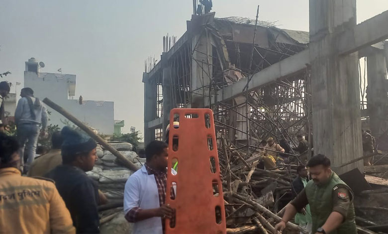 KANNJU 1 Under-Construction Building Collapses at Kannauj Railway Station, Several Workers Trapped