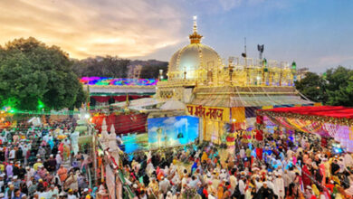 Pakistani Pilgrims Present 'Chadar' at Ajmer Sharif During 813th Urs of Khwaja Moinuddin Chishti