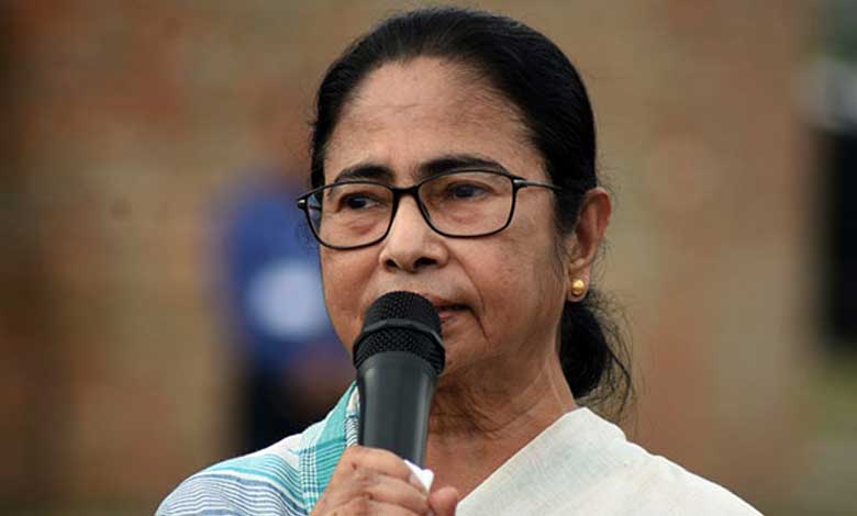 MAMATA BANERJEE Mamata Banerjee’s Big Move: TMC Supports AAP for Delhi Polls!