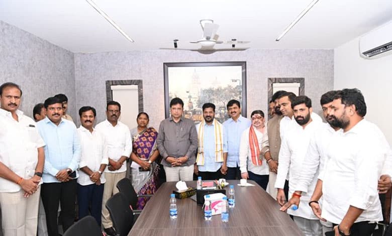 MLASRR 1 Congress Leaders, Ministers, and MLAs Meet CM Revanth Reddy to Extend New Year Greetings