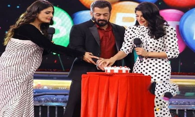 RAVEENA Raveena Tandon cherishes old memory with Salman Khan on New Year