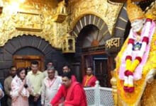 Raveena Tandon Seeks Blessings at Sai Baba Temple in Shirdi