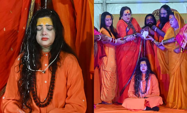 Mamta Kulkarni Gets Emotional During Her 'Sannyas' Ritual