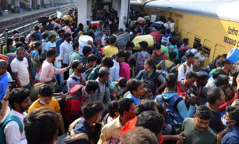 SECUNDRABAD 1 Sankranti Travel Rush: Hyderabad and Secunderabad Stations Overflow with Passengers