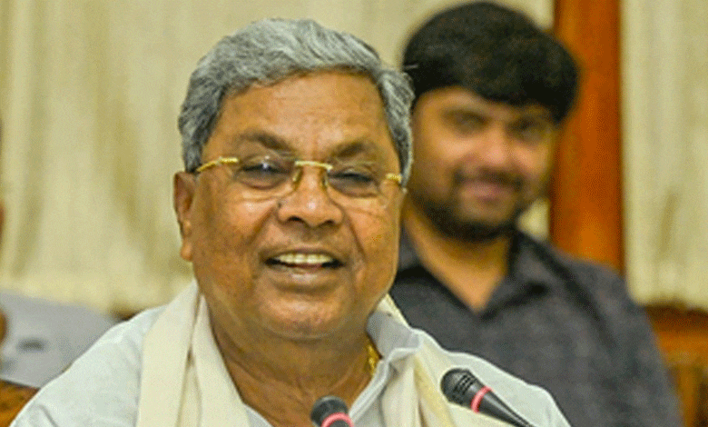 SIDDARAMAIH 3 Karnataka CM Siddaramaiah Urges Bureaucrats to Focus on Welfare, Crime Prevention, and Regional Development