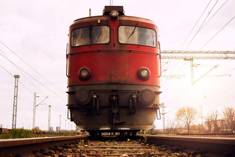 TRAIN 3 Watch: Guard Stops Train to Help Distressed Mother, Wins Hearts on Social Media