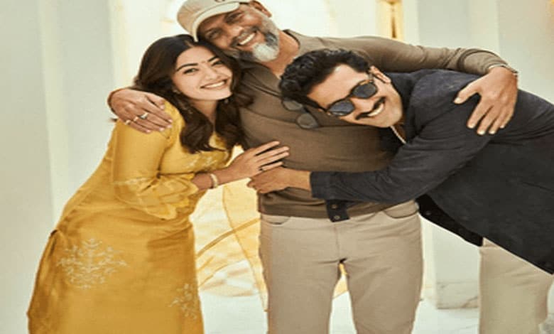 Vicky Kaushal and Rashmika Mandanna Kidnap "Chhaava" Director Laxman Utekar for a Mini Photoshoot