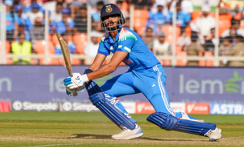 Aakash Chopra Backs Axar Patel to Lead Delhi Capitals in IPL 2025