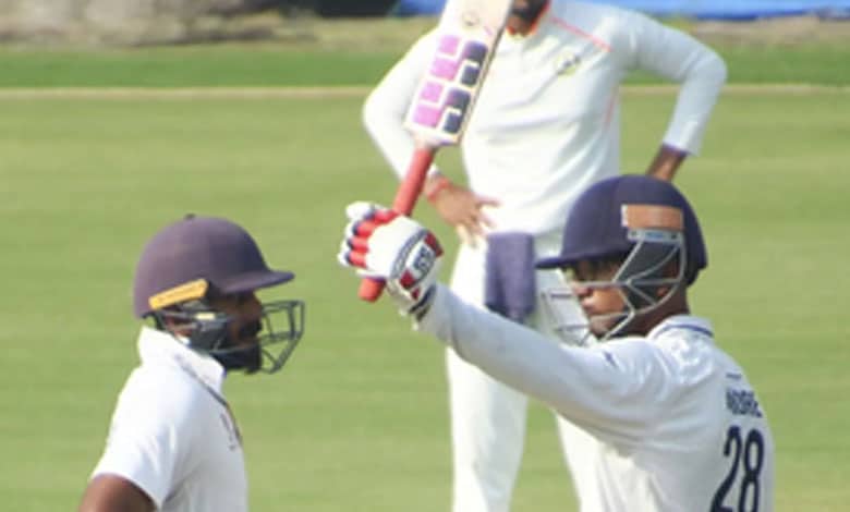 Ranji Trophy: Rathod and Wadkar Lead Vidarbha's Fightback Against Mumbai After Top-Order Collapse