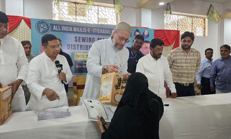 AIMIM Hosts Sewing Machines Distribution Program in Hyderabad’s Yakutpura