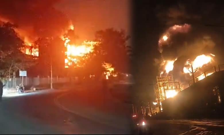 Telangana: Massive Fire Breaks Out at Chemical Company in Cherlapally Industrial Area: Video