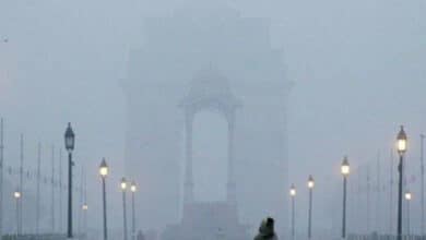 Delhi’s Air Quality Deteriorates: AQI Remains ‘Very Poor’ as IMD Predicts Cloudy Weather