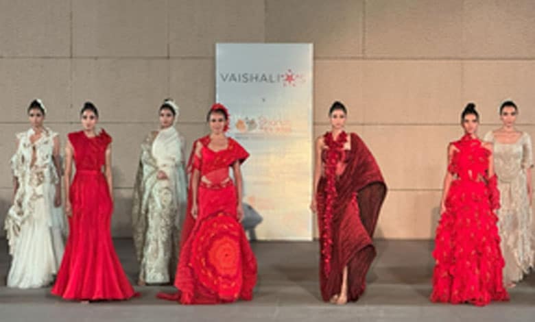 Handloom Fashion Show at Bharat Tex 2025 Attracts Global Buyers from Europe, Australia