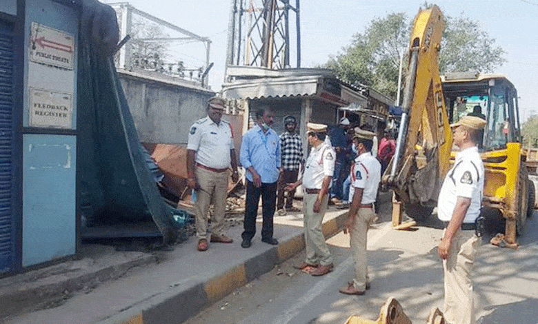 GHMC Cracks Down on Footpath Encroachments in Langar House