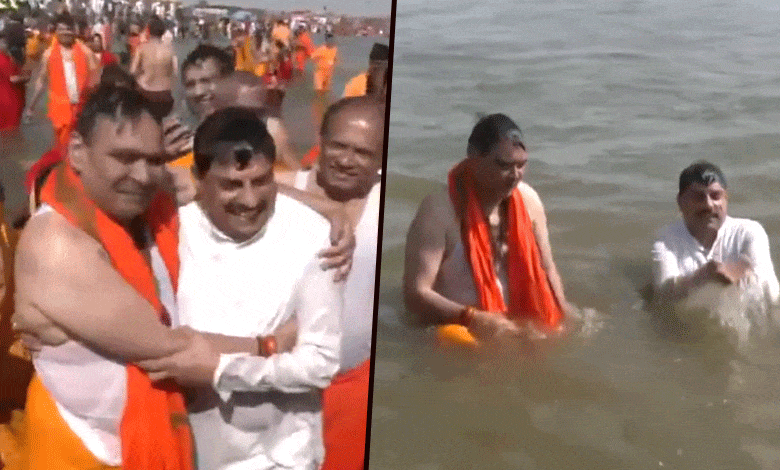 CM Mohan Yadav Prays for MP’s Prosperity at Triveni Sangam in Maha Kumbh 2025