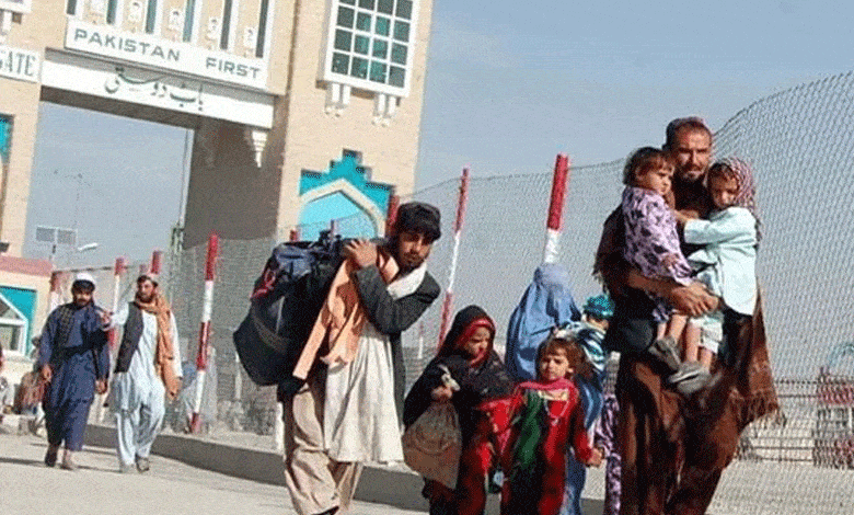 Pakistan Threatens to Deport Afghan Refugees Awaiting US Resettlement