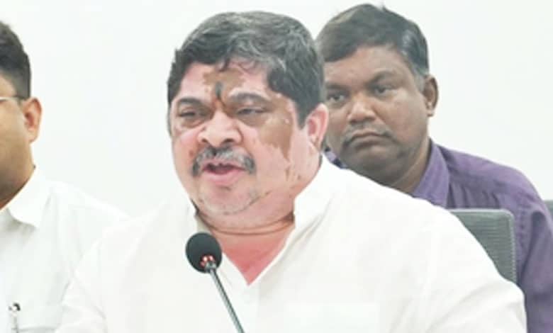 Telangana Minister Ponnam Prabhakar Asserts Accuracy of Caste Survey, Dismisses Opposition Claims