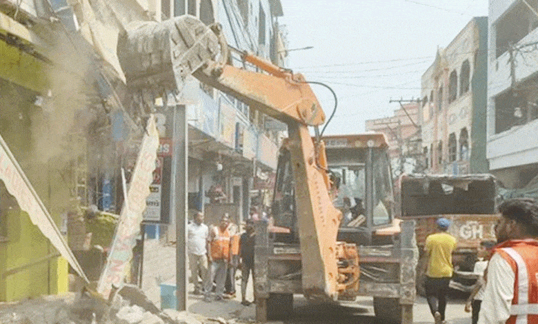 Authorities Crack Down on Illegal Footpath Encroachments in Quthbullapur