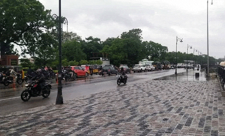 Unexpected Rainfall Brings Relief to Telangana Heatwaves: Temperature Cools Down in Hyderabad