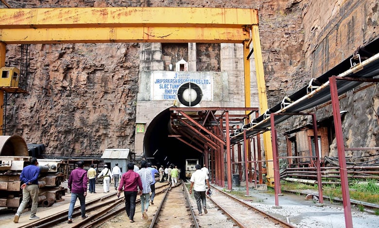 Telangana Tunnel Collapse: Rescue Teams Begin Cutting Through TBM to Save Trapped Workers: Video