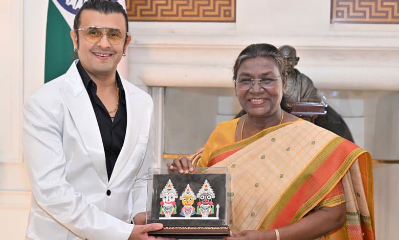 Sonu Nigam Meets President Droupadi Murmu, Performs at President’s Estate