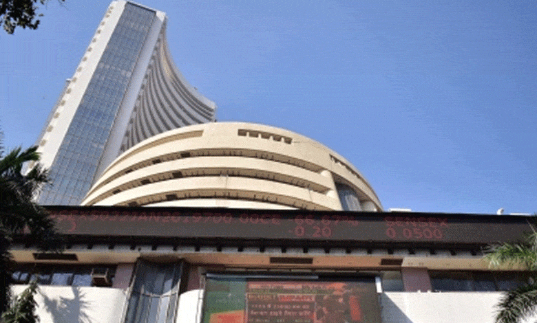 Sensex Ends Higher, Nifty Marginally Lower Amid Mixed Market Sentiment