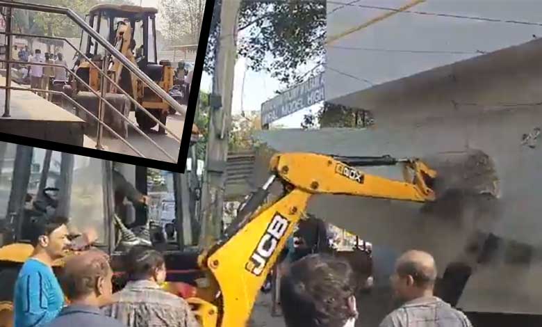 Uppal Footpaths Reclaimed: GHMC Demolishes Illegal Structures!