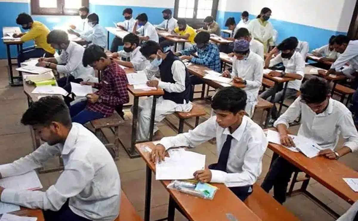 Karnataka: Second PUC Board Exams Begin with Over 7 Lakh Students Amid Tight Security