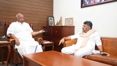 Amid Karnataka Congress Infighting, DK Shivakumar Meets Mallikarjun Kharge