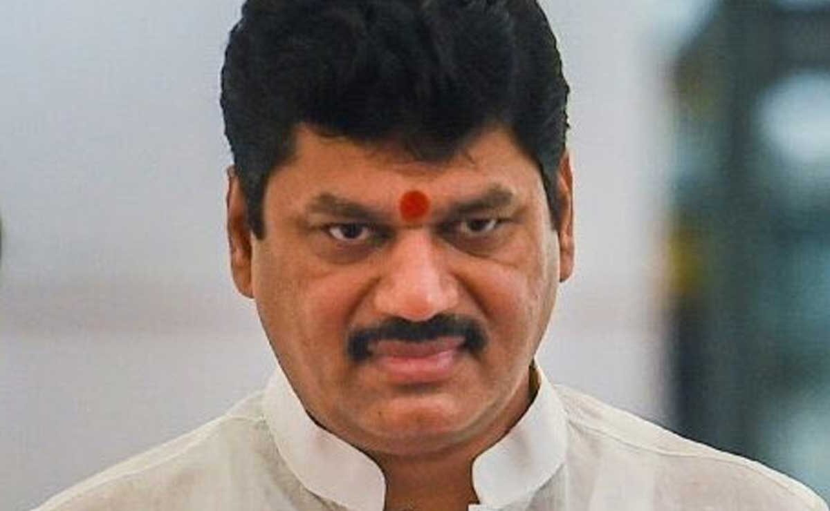 Munde Resignation: Maharashtra Minister Quits Citing Health Concerns and Moral Stand