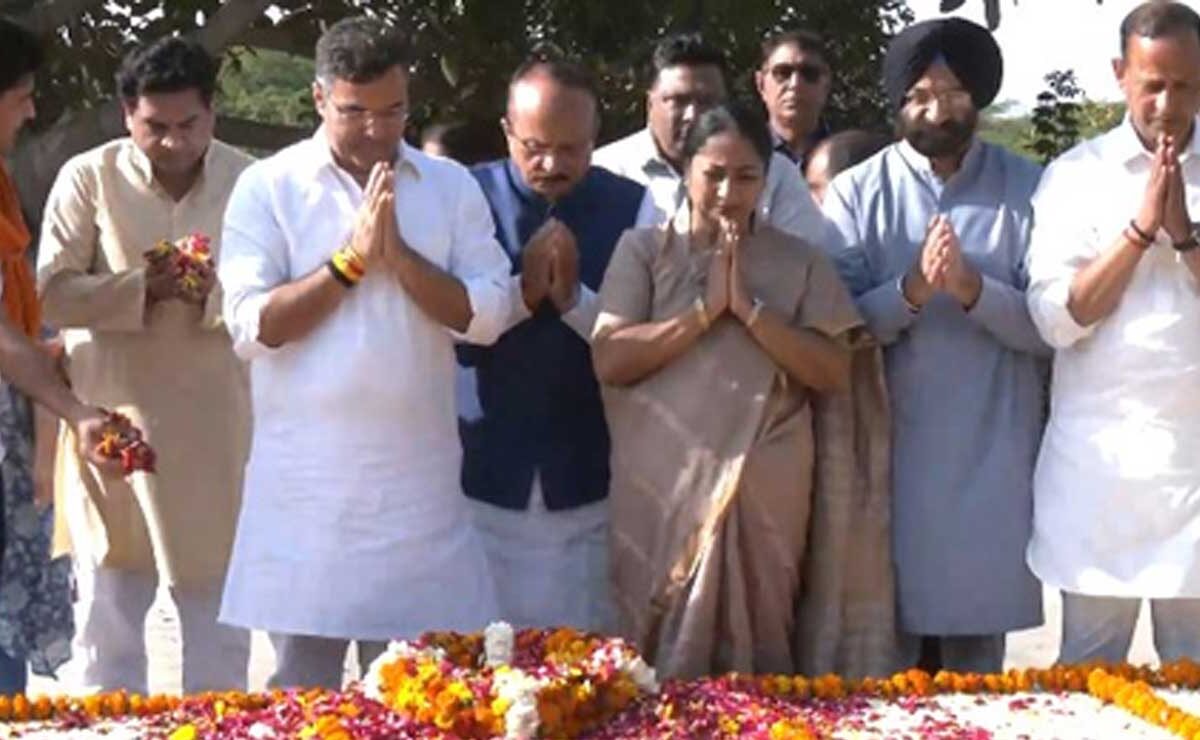 Delhi CM Rekha Gupta, Parvesh Verma Pay Tributes to Sahib Singh Verma on Birth Anniversary