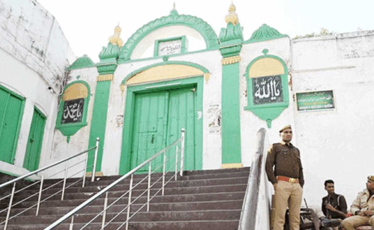 Whitewashing Work Begins at Sambhal’s Shahi Jama Masjid Under ASI Supervision