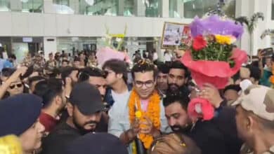 Jubin Nautiyal Receives Grand Welcome by Fans at Dehradun Airport