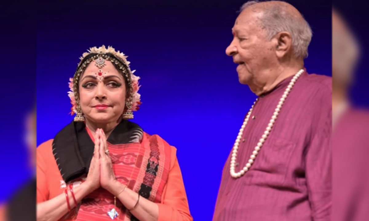 Hema Malini Expresses Gratitude to Pandit Hariprasad Chaurasia After Vrindaban Mahotsav Performance