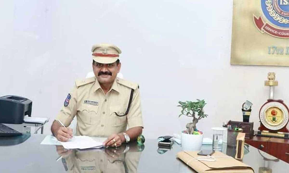 Telangana: Senior Police Officer Tragically Dies in Elevator