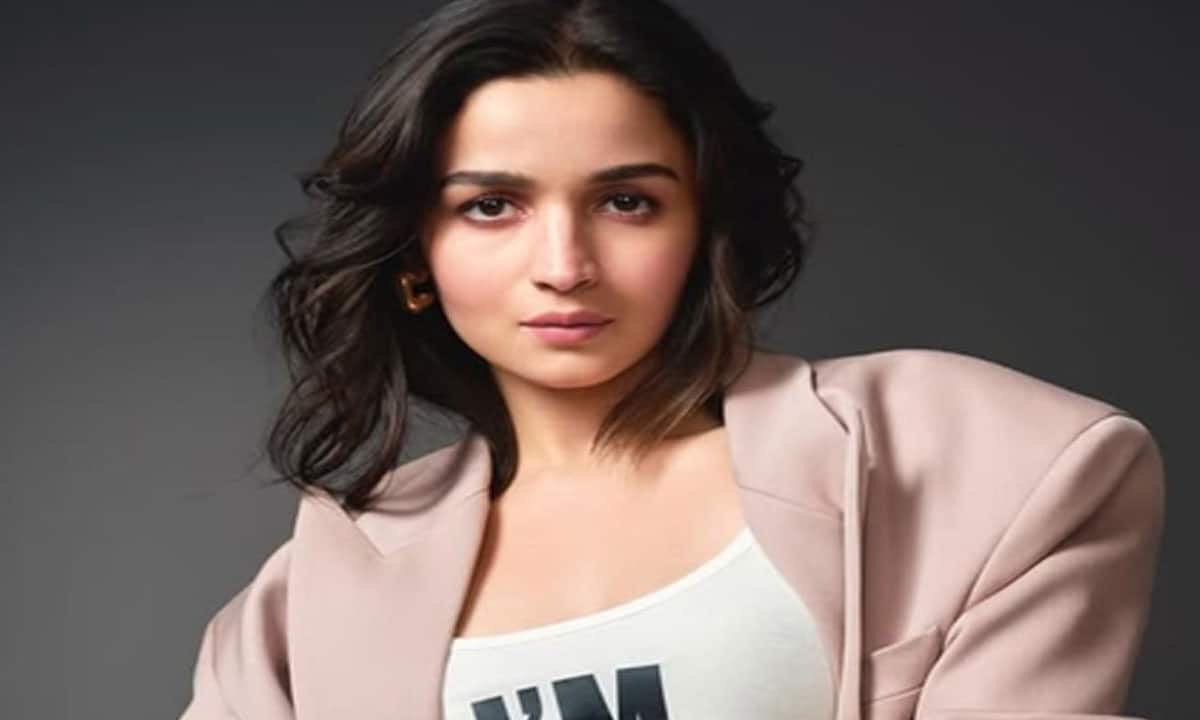 Exclusive! Alia Bhatt to Celebrate Holi and Birthday in Alibaug with Family and Friends