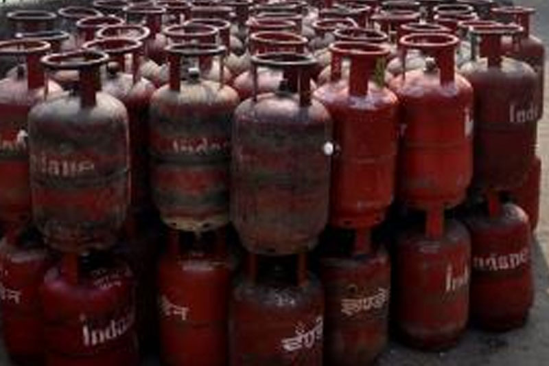 Black Marketing of LPG Cylinders: How Delivery Agents Are Cheating Consumers!