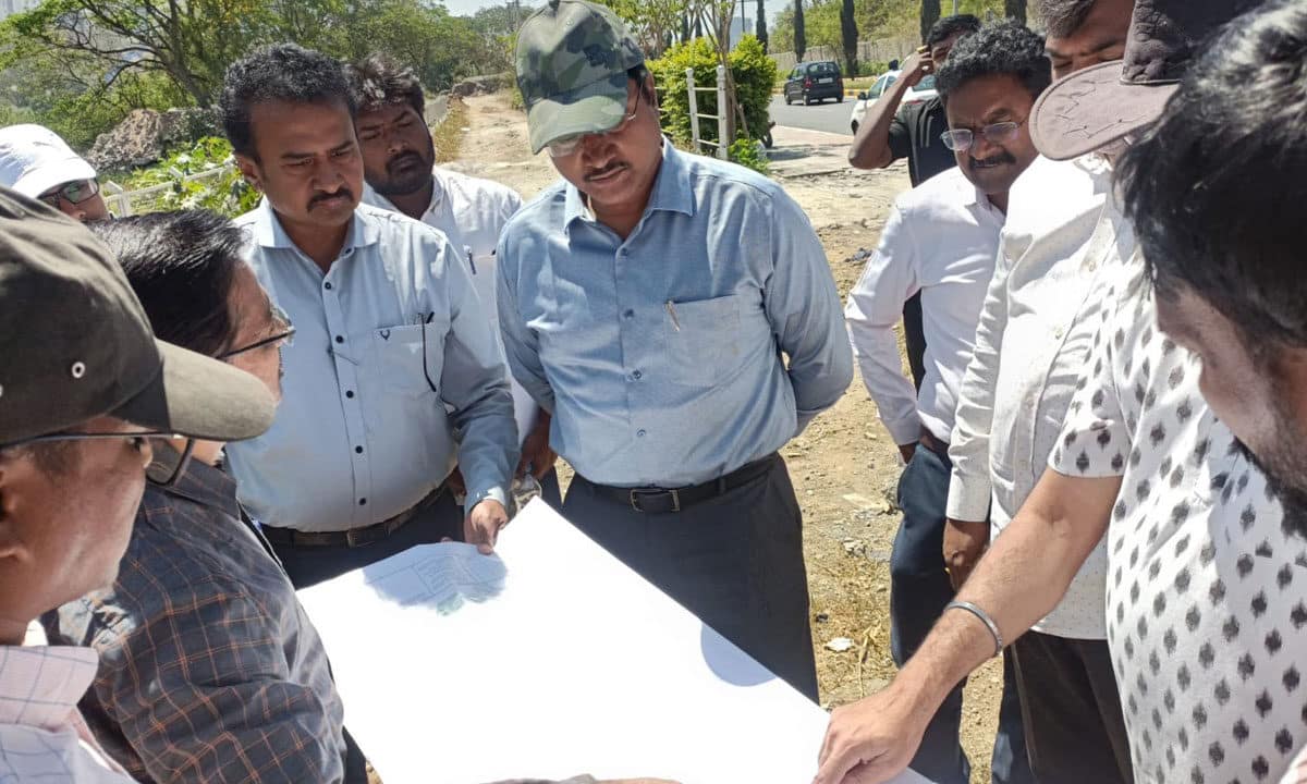 Hydraa Commissioner Inspects Khajaguda Lake Restoration, Vows to Remove Hurdles in Development