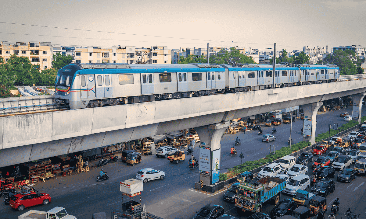 Construction progress of Hyderabad Metro’s Old City corridor, featuring the upcoming MGBS-Chandrayangutta stretch (March 2025).