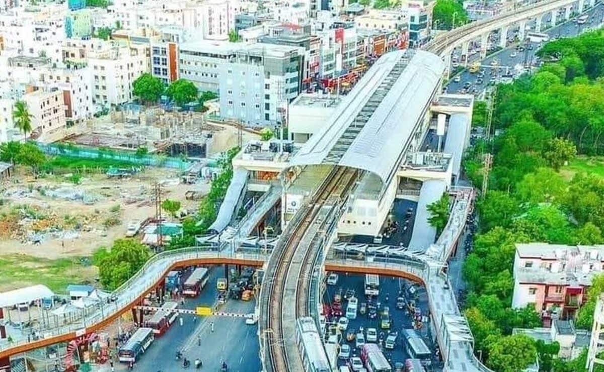 Hyderabad Metro Rail Limited Constructs Skywalks to Enhance Pedestrian Safety