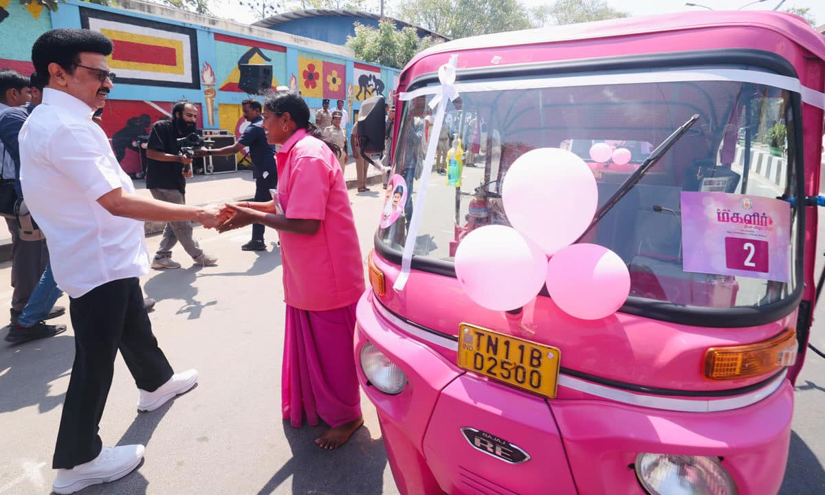 TN CM Launches 100 Pink Autos, Announces Hostels for Working Women